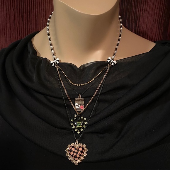 Betsey Johnson ‘First Date’ RARE Diner Theme Necklace - Picture 2 of 7